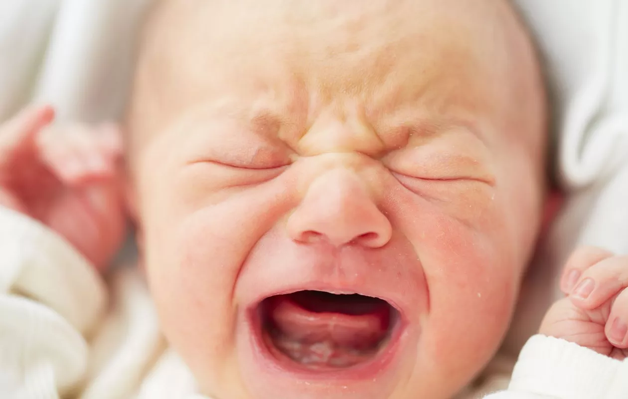 Mitä tehdä, kun vauvan itku kiristää hermoa?