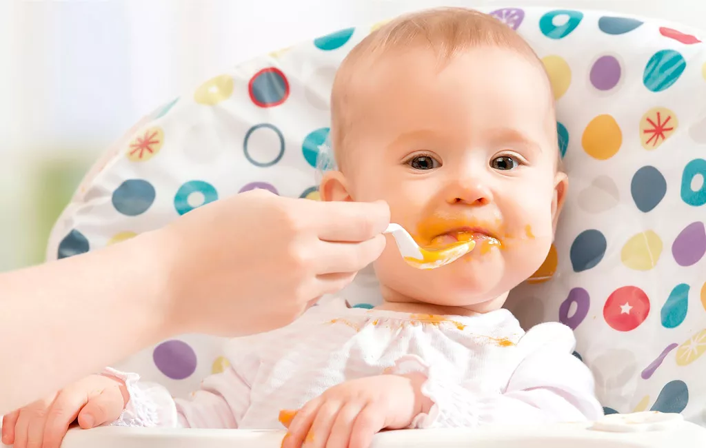 Vauva ei suostu syömään kiinteitä? Asiantuntija neuvoo