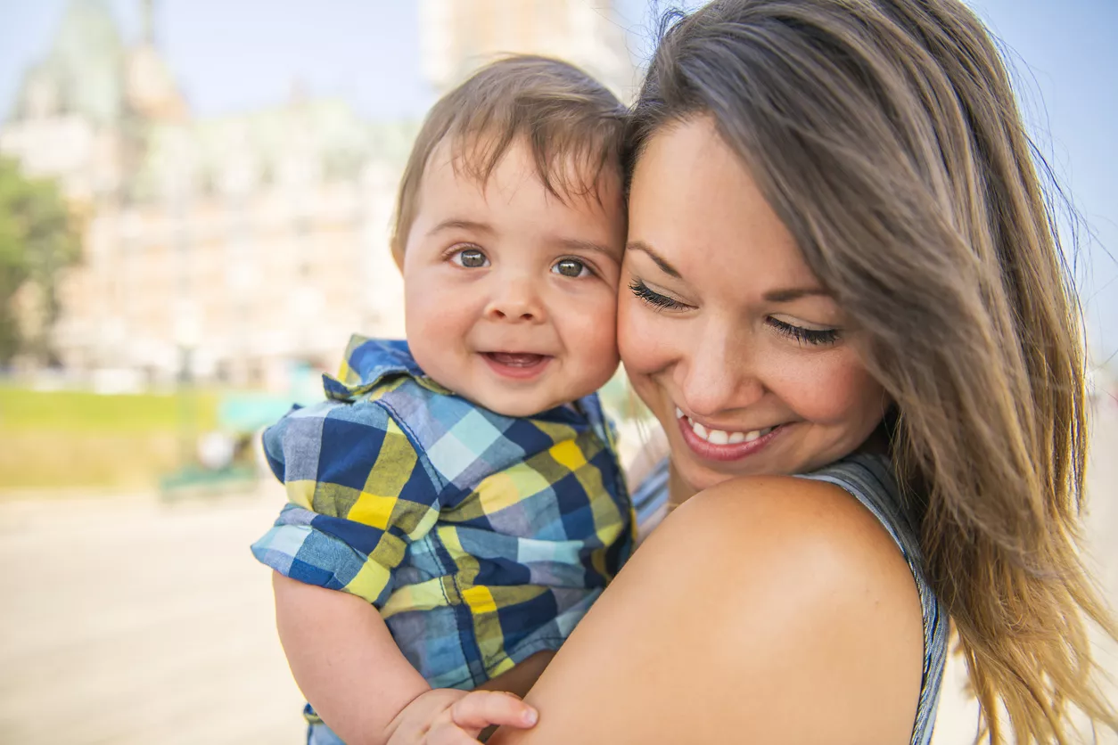Vauvan eroahdistus: Näin tunnistat sen ja helpotat oireita 