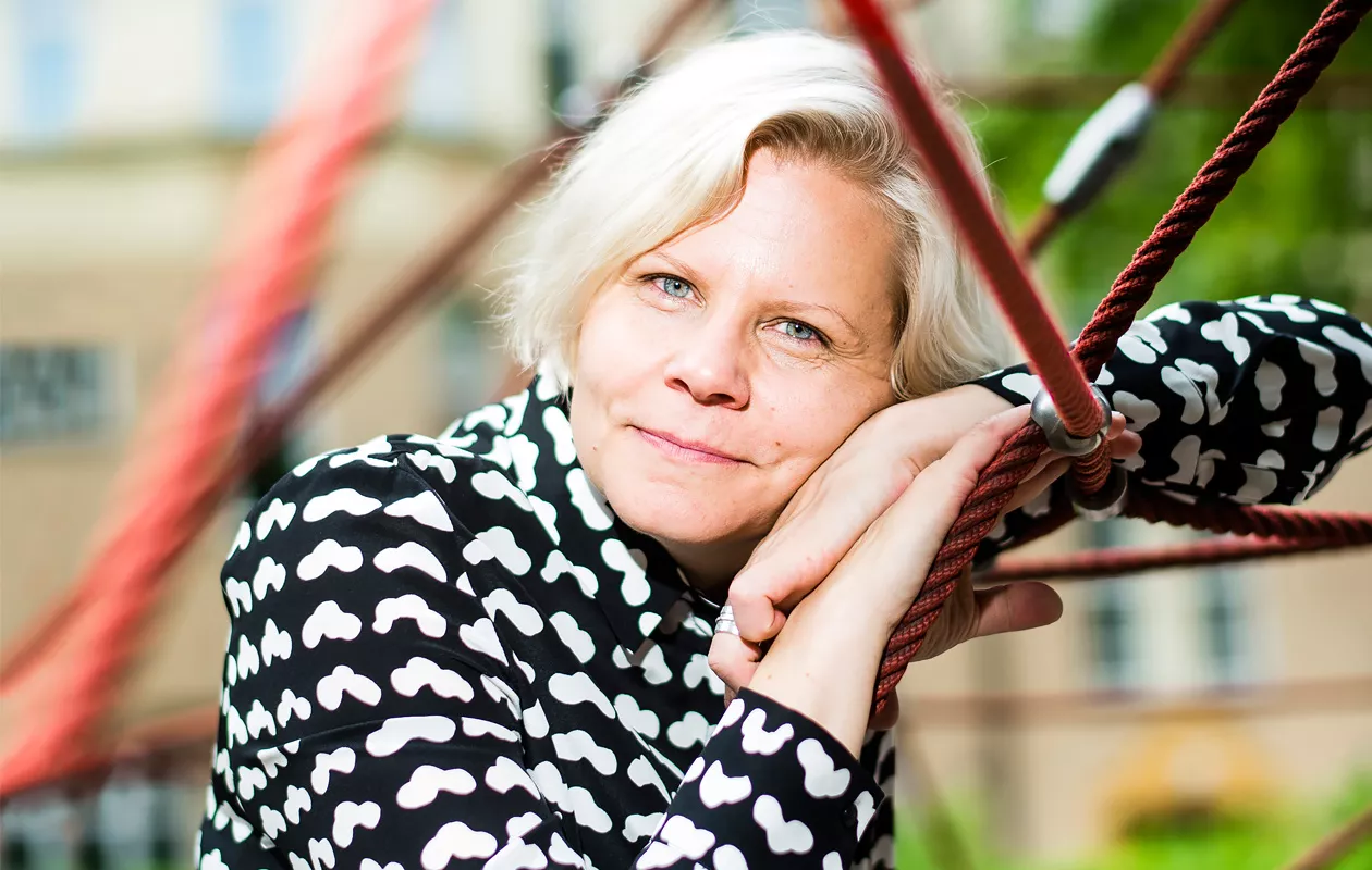 Kirjailija Paula Noronen: ”Lapseni opettavat minulle läsnäoloa”
