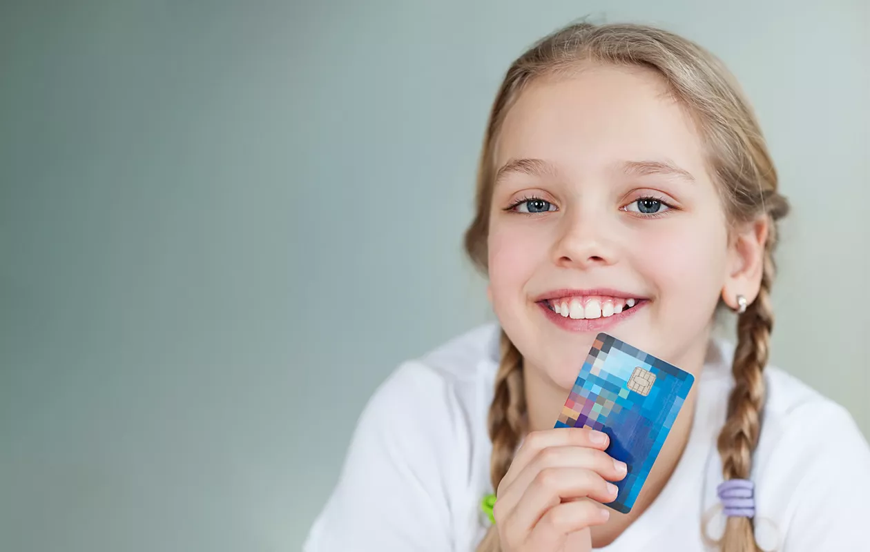 Lapselle pankkikortti, miksi? Asiantuntijat vastaavat