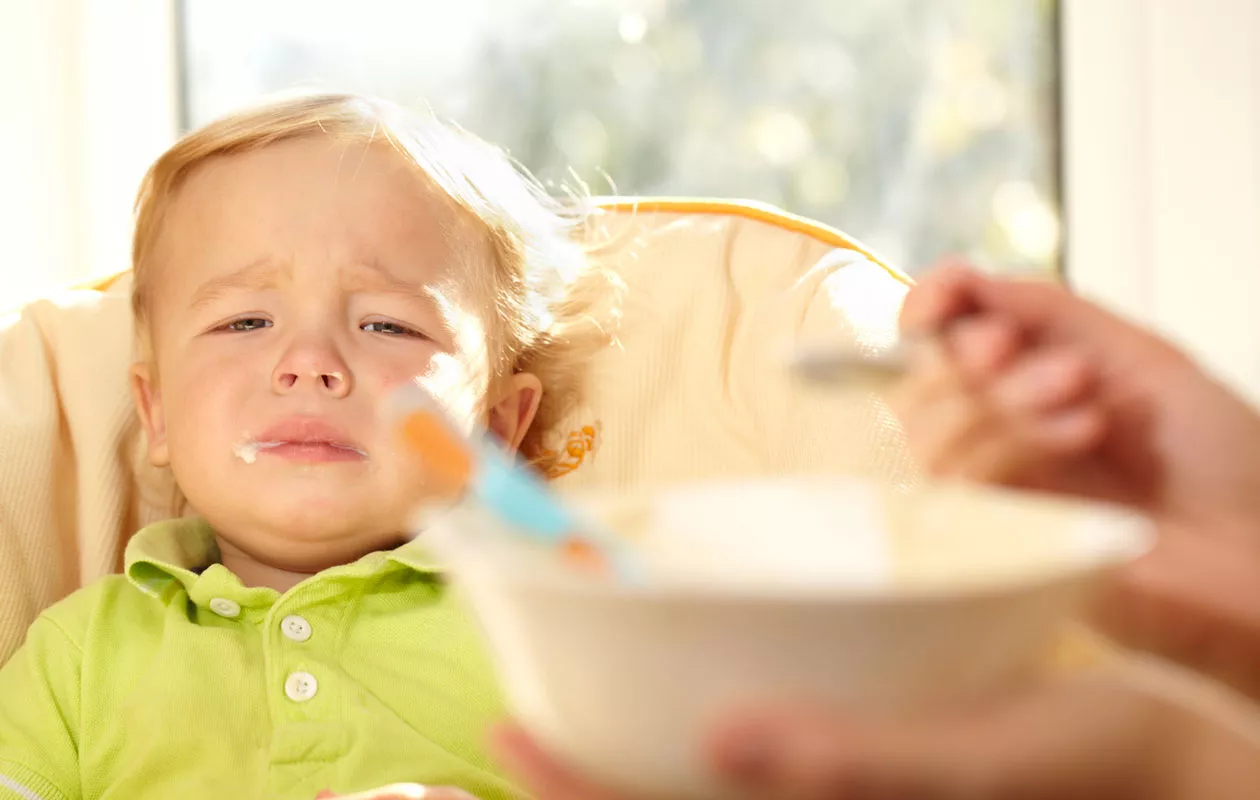 aistiyliherkkyys lapsella: lapsi kieltäytyy ruosta