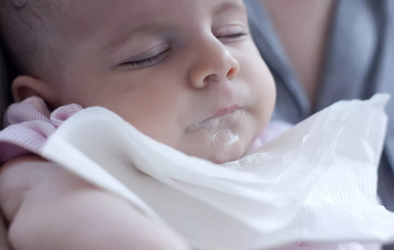 Runsas pulauttelu vauvalla – onko kyse refluksitaudista? 