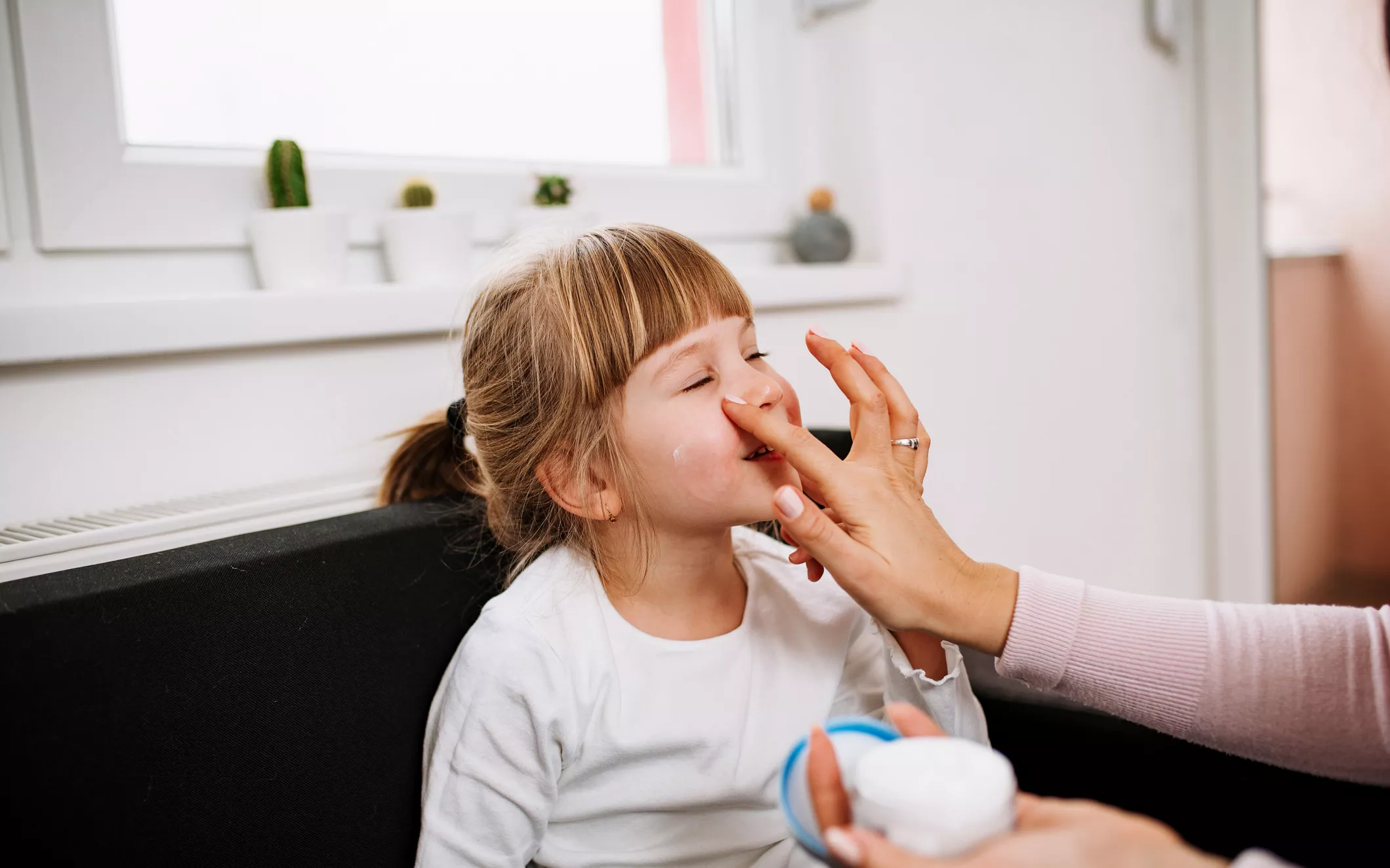 Jos lapsella on atooppinen iho, perusvoiteen käyttö on tärkeää.