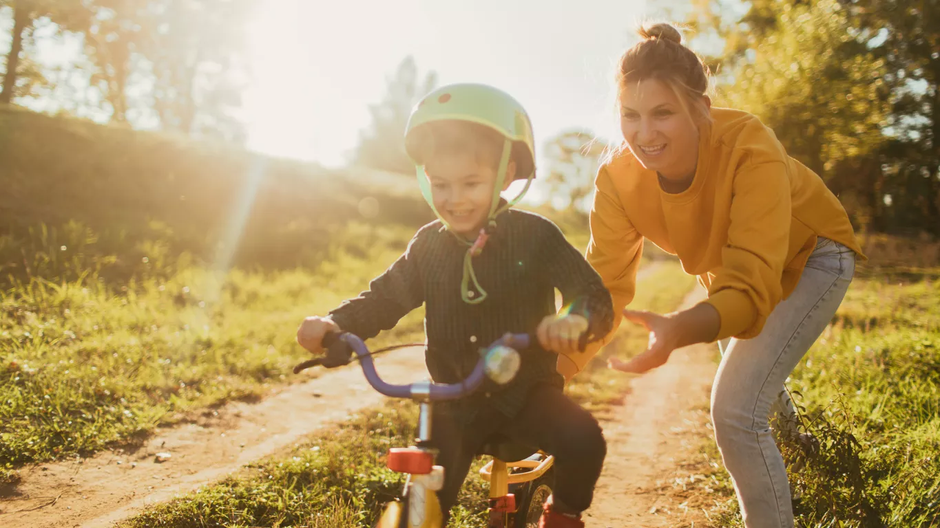 Mitä vähemmän lapsen polkupyörässä on lisävarusteita, sitä kevyempi ja turvallisempi se on.
