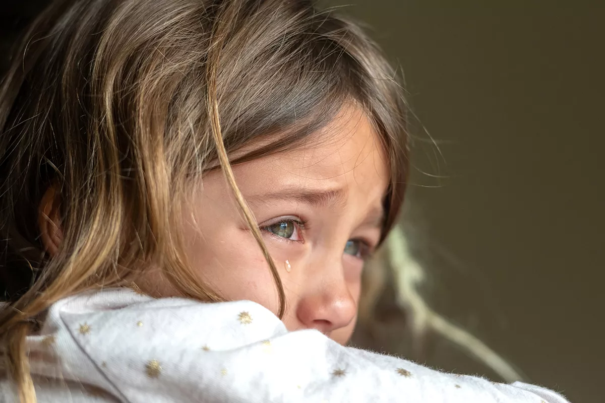 mite puhua sodasta lapselle: lapsi itkee