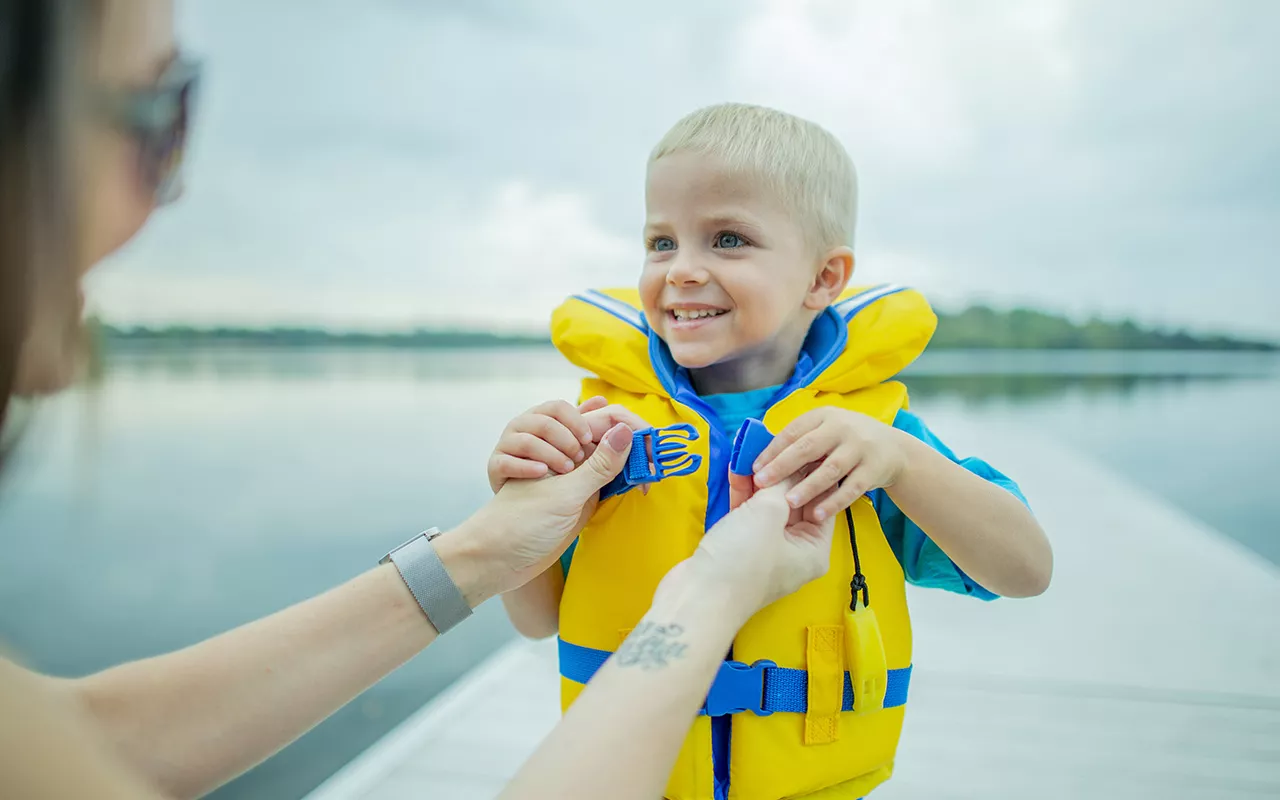 Lapsi veneessä – muista ainakin nämä seikat 