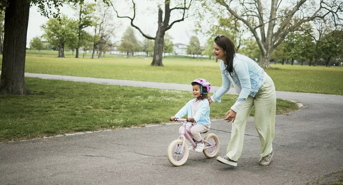 3-vuotias osaa jo kaikenlaista! Kolmevuotias voi osata jopa pyöräillä.
