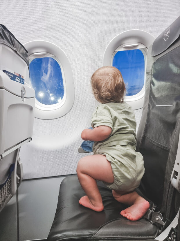 Lentokoneessa lapsi vauva