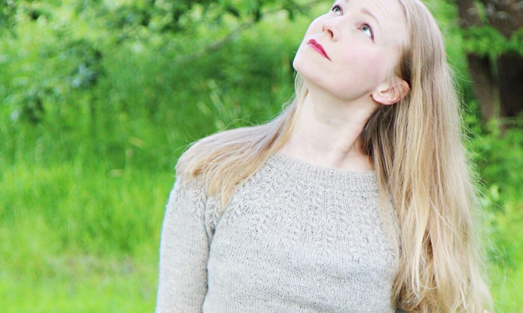 Camilla Vad Field sweater, lankana Idän kehräämö Helmiäinen