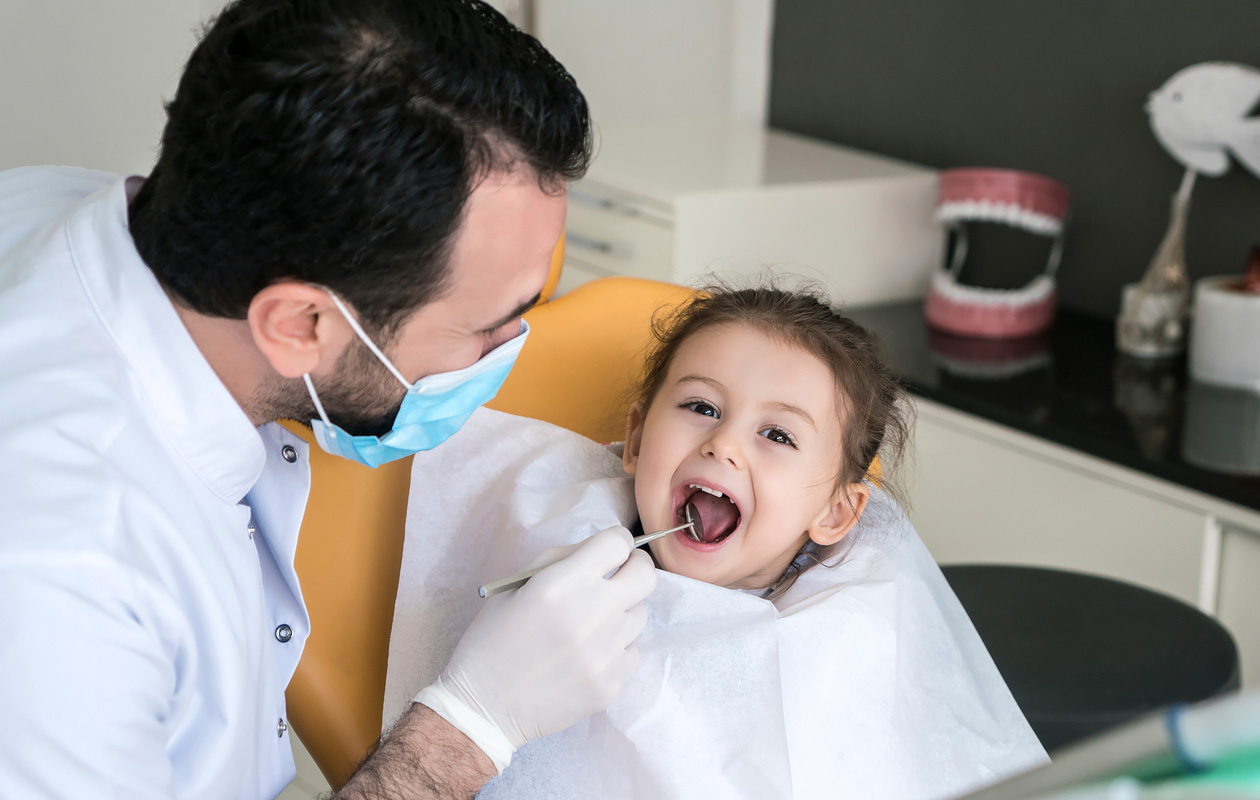 Helpota lapsen ensimmäisen hammaslääkärikäynnin jännitystä