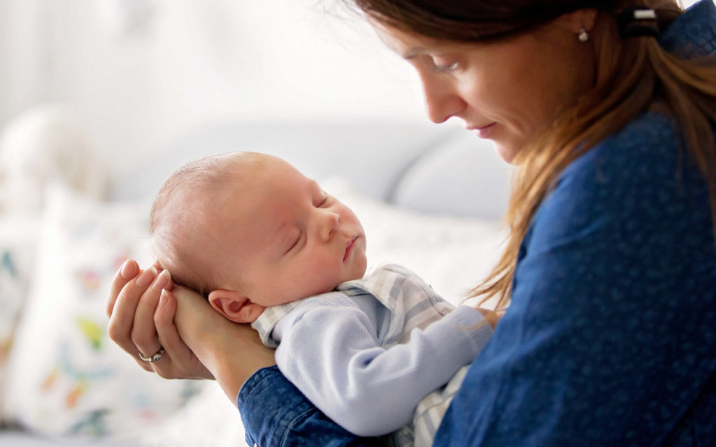 Koronavirus ja neuvolakäynnit: pienten vauvojen käynnit järjestetään