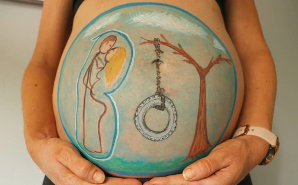 Raskaana USA:ssa oleva Veera paljasti vauvan sukupuolen lopulta maalauksella.