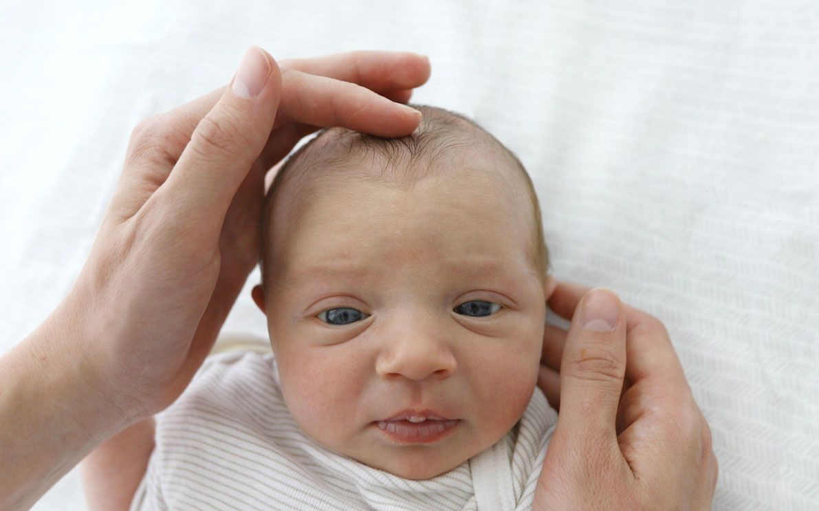 Toinen aukile sijaitsee vauvan päälaen etuosassa