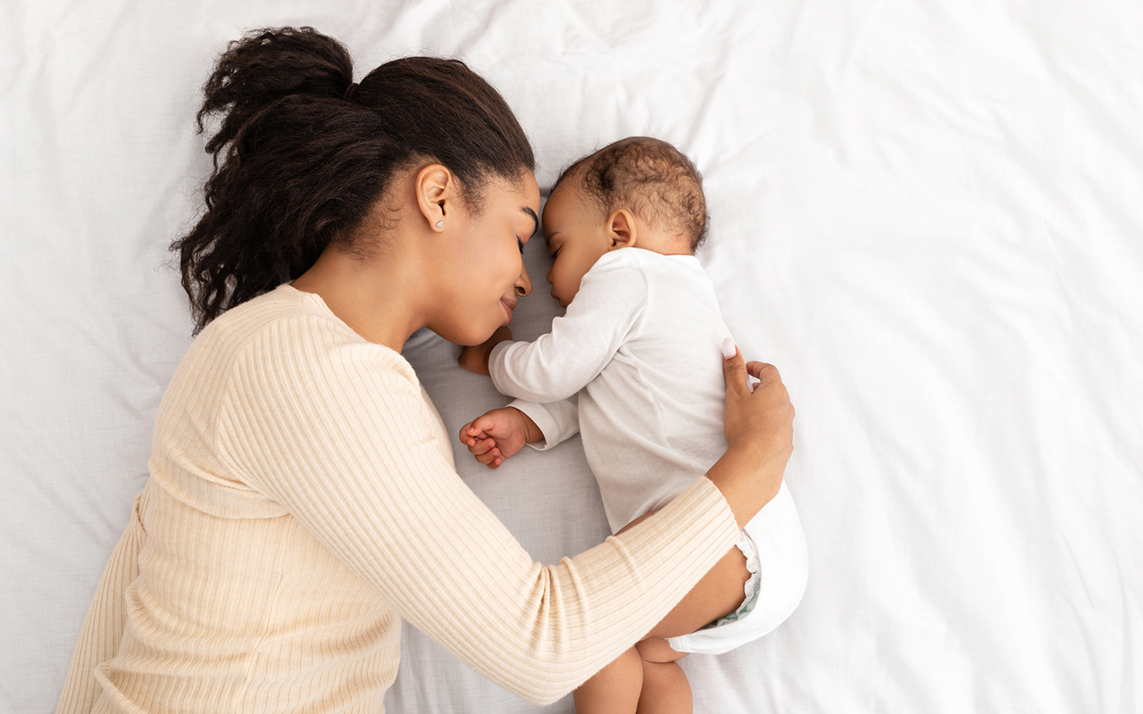 Väsyttääkö jatkuva valvominen? 5 tapaa saada lisää unta vauvavuonna