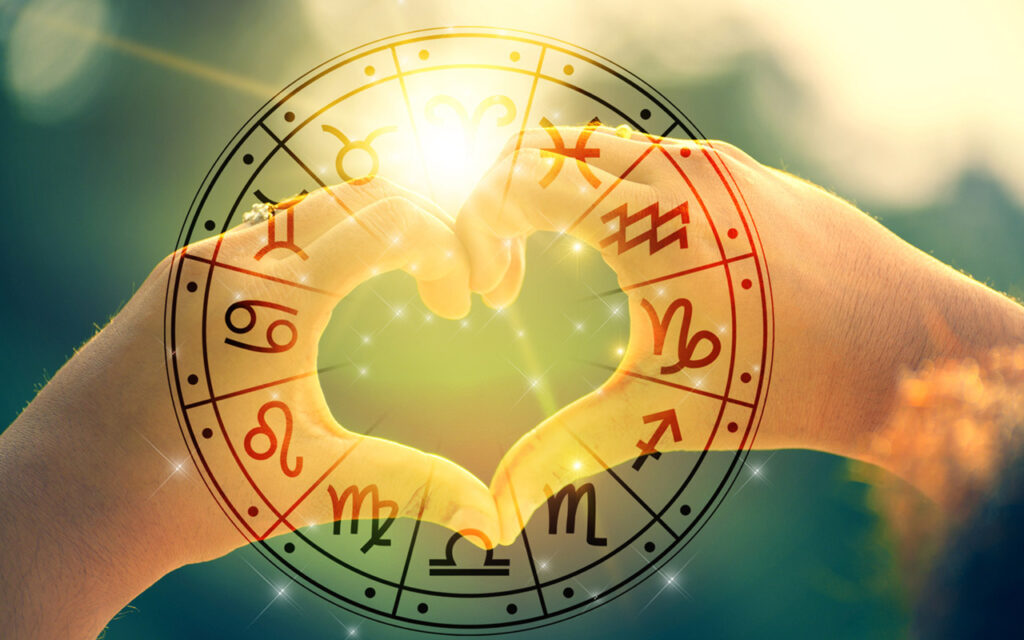 Horoskooppien yhteensopivuus: sydänkuvio muodostettuna kämmenillä